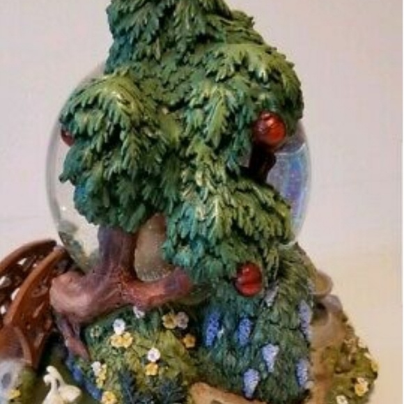 Lady and the tramp snow globe - Picture 3 of 6